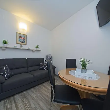 Apartment Alva - Two Bedroom With Terrace Splitska